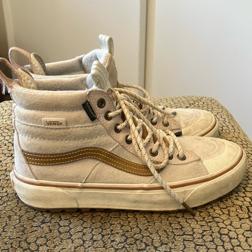 Vans high top insulated sneakers Size 8